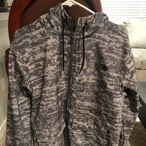 Men’s Medium North Face Patterned Jacket-Medium